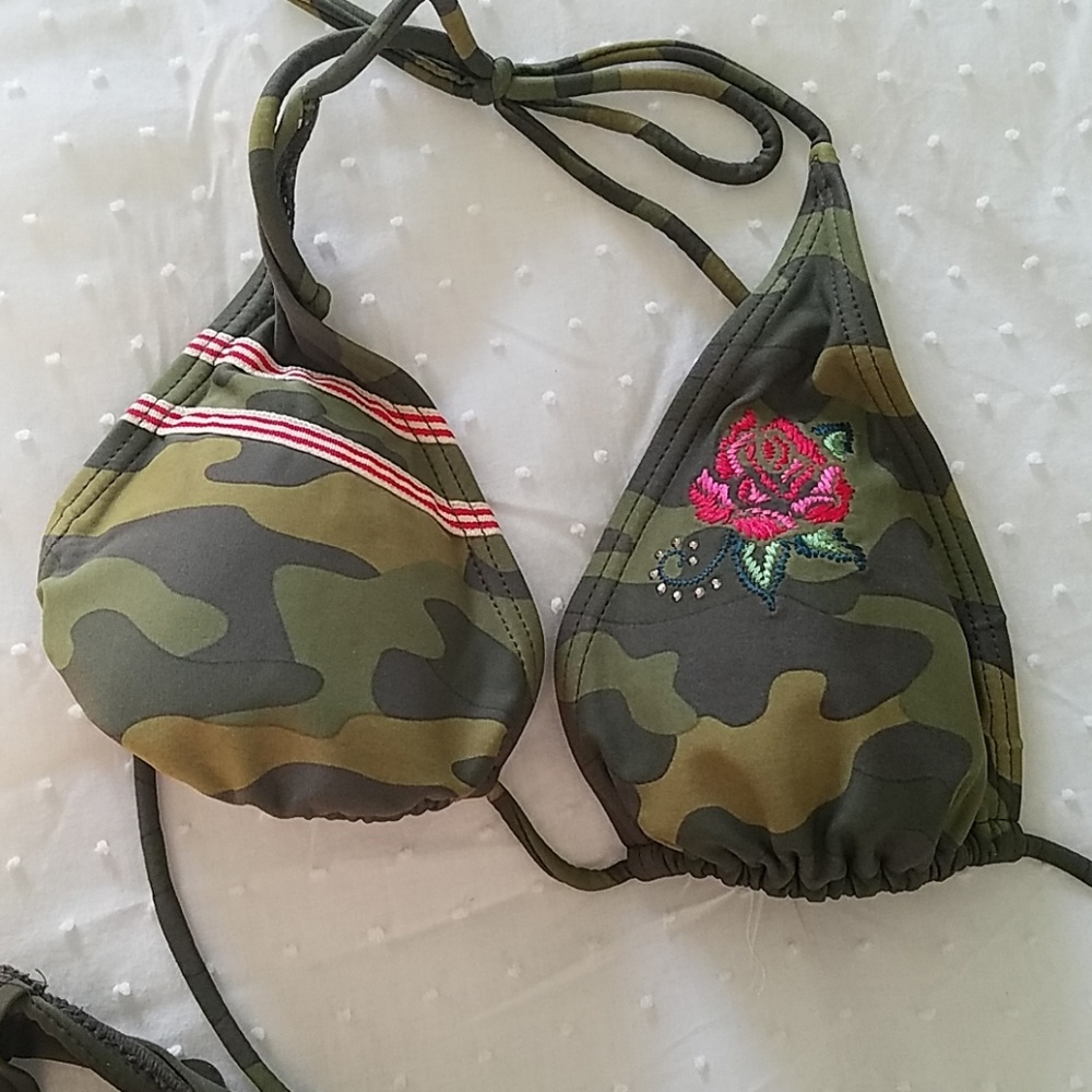Bikini - Picture 6 of 6